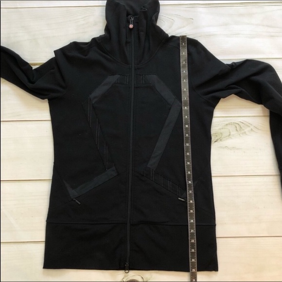 Lululemon Athletica Black Long Sleeve Jacket Sz 6 - Picture 6 of 8
